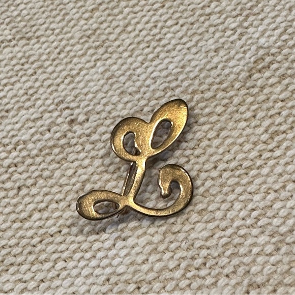 Vintage L Letter Lapel Pin Laverne Cursive Brooch Monogram Gold Retro MCM - Picture 1 of 8